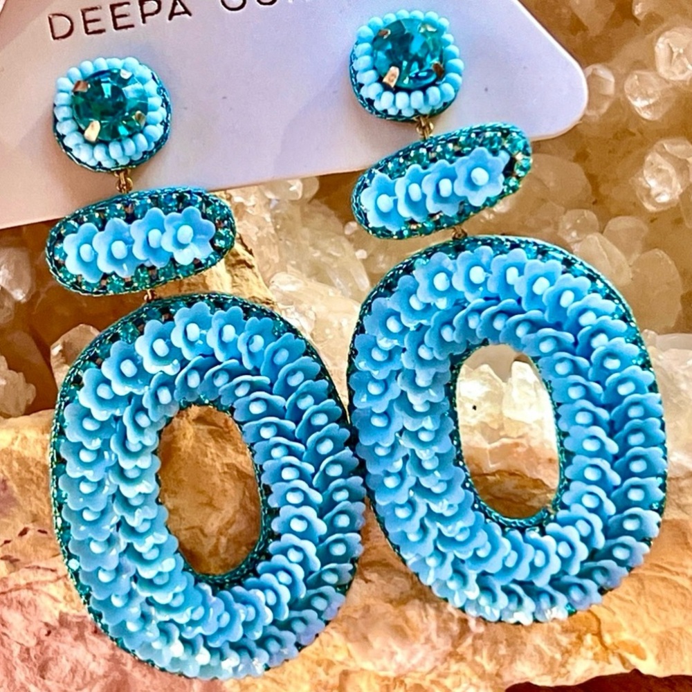 NWT Deepa Gurnani Beaded Crystal Flower Chandeliers - Picture 9 of 16